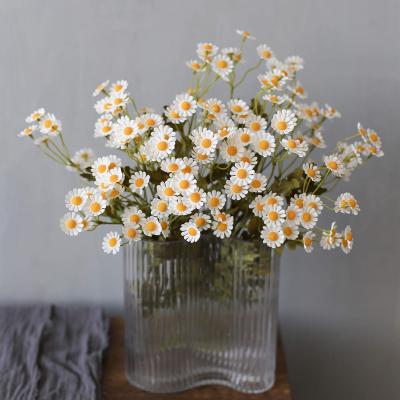 China 1 PC Plastic Artificial Flower Small Daisy Bouquet Living Room Fake Daisy Decoration Home Decoration Chamomile for sale