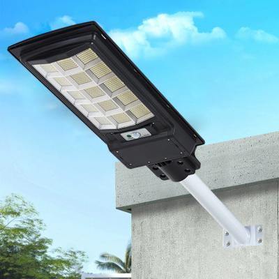 China ROAD Street Light Traditional 1400w Outdoor Solar Powered Solar Street Lights Outdoor With Remote Control for sale