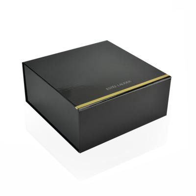 China CMYK Color Handmade Collapsible Magnetic Gift Boxes Glossy Black 20.5*20.5*9cm for sale