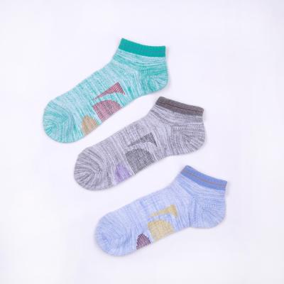 China Wholesale Custom Japanese Quality Fashion Sporty Design Two Fingers Unisex Ankle Socks for sale