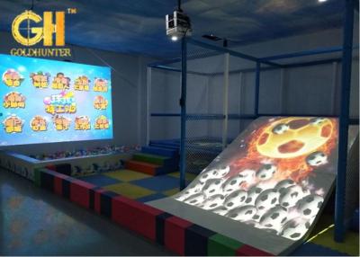 China Los jugadores multi escogen la bola interactiva del proyector 3D que rompe para el patio interior en venta