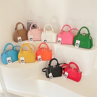 China Fashion newcomer 2022 all match fashion high capacity casual bags big bag luxury bag handbags for sale