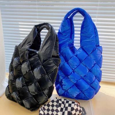 China Water Proof Fashion Winter New Bags 2021 Quilted Shoulder Bags Ladies Purses and Handbags Women's Stripper Bags for sale