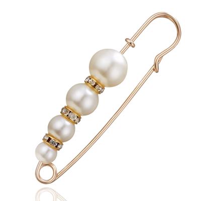 China ALLOY pearl pin brooch fashion rhinestone safety pin simple and soft style sweater scarf with pearl decoration brooch for sale