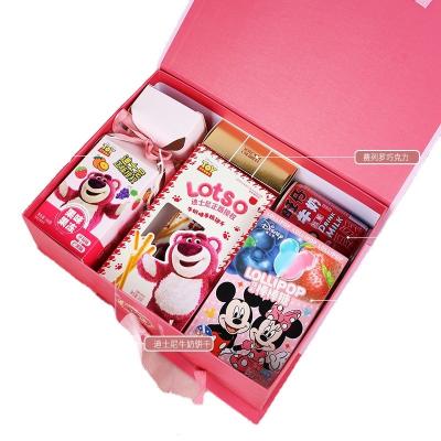 China Cartoon aardbeienbeer baby Kinderen hand souvenir set gepersonaliseerd met uw logo Te koop