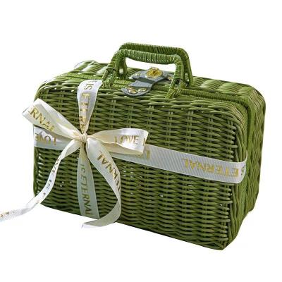 China Green Vine Basket Handheld Gift Functional for Alumni Relations / Class Reunions for sale