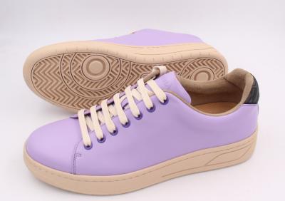 China Wisteria Low Top Frauen Leder Sneaker Runder Zeh Verschiedene Größe zu verkaufen