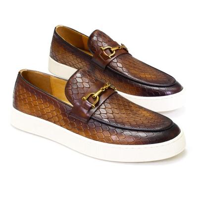 Chine Toutes les saisons Hommes Slip On Sneakers En cuir authentique Chaussures de bateau plat Pour le loisir à vendre