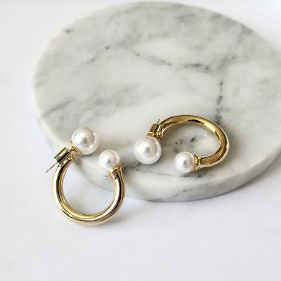 China Retro Solid Gold Hoop Earrings Women Bead Hoop Earrings Around The Circle Small Pearl Tasty Earrings for sale