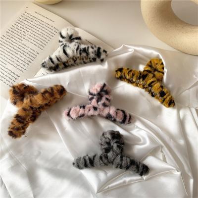 China Fashionable INS Leopard Fur Hair Accessory Claw Clip Retro Hair Clip for sale