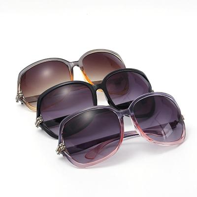 China Fashion Sunglasses Shape Sunglasses 2022 Beautiful Trendy Women Glasses Sun Glasses Fail Designer Wholesale Oversized Women Sunglasses for sale