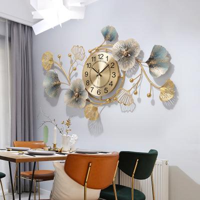 China Luxury Decorative Flower Style Wall Clock Shape Design Gold Clock Antique Fashionable Handmade Geometric Metal Wall Clock for sale