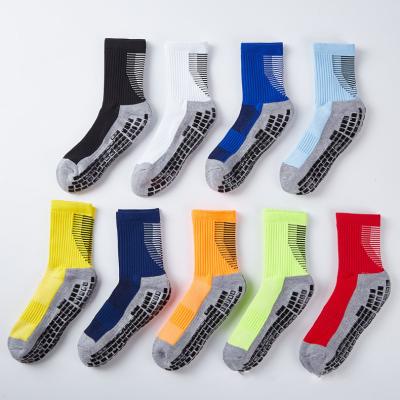 China Breathable Male Striped Football Sports Socks Non-slip Chafing Pads Short Tube Basketball Socks for sale