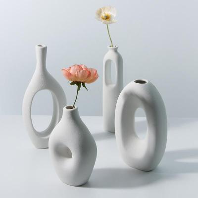 China Traditional Unique Ceramic Crafts Decoration For Living Room Office Home Table Modern Arts Ceramic Vases for sale