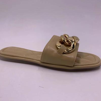 China 2022 fashion trend hot sale women sandal with soft and comfortable big gold chain accessory outdoor sandal for sale