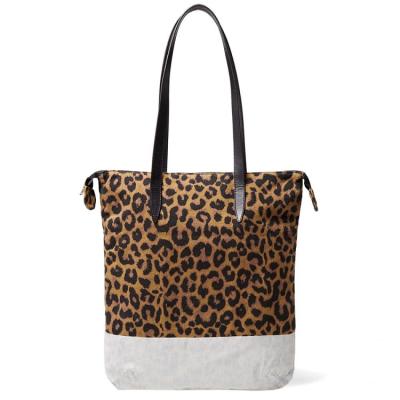 China Custom Logo Printed Tote Bag Fashion Shopping Leopard Tote Bag Portable Reusable Unisex Cotton Handbag Leopard Tote Bag for sale