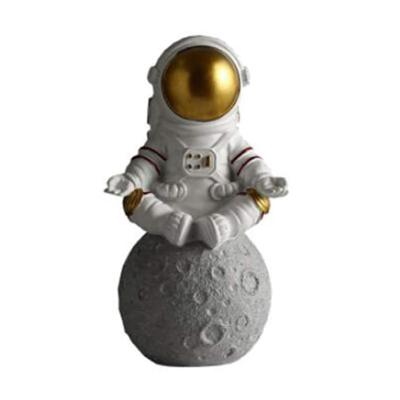 China Custom Astronaut Europe Resin Statue Figurine Planet Figurine For Desk Accessories for sale