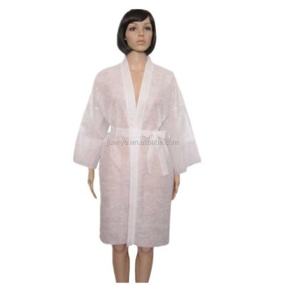 China Comfortable Sanitary Kimono Made Spunlace PP Nonwoven Women Disposable Bathrobe For SPA Resort for sale