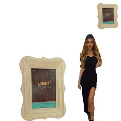 China Manufacturer Wholesale Pine Wooden Picture Frame Home Decoration Family Hotel Picture Frame Acrylic Picture Oak Picture Frame for sale