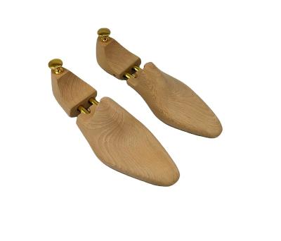 China Lightweight High Grade Cedar Shoe Trees Adjustable Retain Wooden Shoe Form Shoe Stretcher For Men And Women for sale