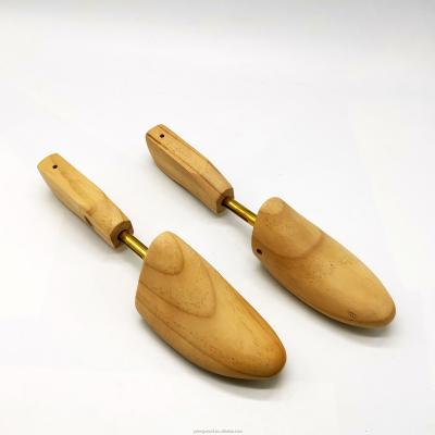 China Lightweight New Zealand Pine Wooden Shoe Tree Shoe Keeper For Leather Shoes for sale