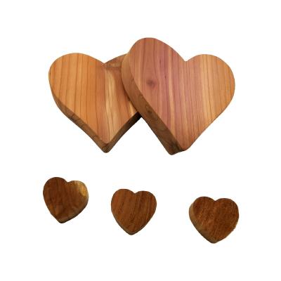 China Cedar Blocks Peach Heart Shapes Light Aromatic Red Absorb Smell Wormproof Mouldproof 100% Moisture Natural for sale