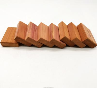 China 100% Natural Red Cedar Blocks 100% Natural Aromatic Squares Absorb Moisture Smell Wormproof Mold Proof for sale