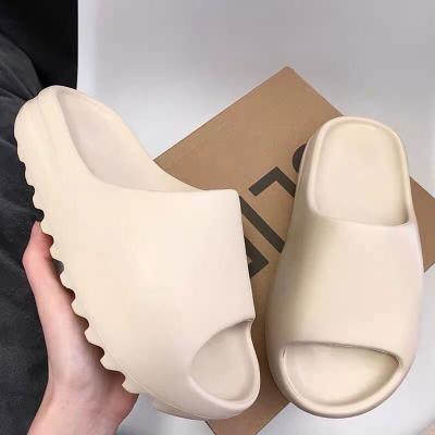 China Custom Made High Quality Plush Yeeze Shoes Logo Slide Men's Slippers Kid Woman Garden Shoes Original Fashion Trend Fur Brand for sale