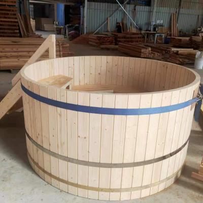 China Pine Traditional Traditional or Canadian Quality Red Cedar Barrel Hot Tub With Feature Bathtubs And Whirlpools For Sale for sale