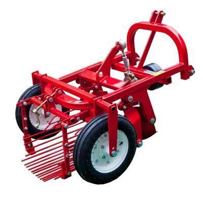 China Potato Farm Tractor PTO Mini Drive 3 Point Hitch Potato Harvester Small Potato Excavator for sale