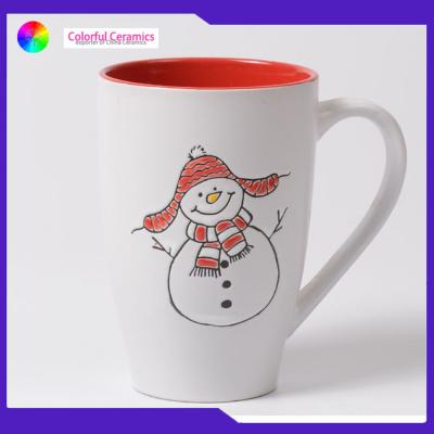 China Het lange van Kerstmismokken van 600ml Hand Geschilderde Patroon van de Kerstman Kleurrijke Te koop