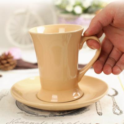 China Van de de Mokkenschotel van de steengoed Materieel Promotie Ceramisch Koffie Vastgesteld Gevormd de Schotelhart Te koop