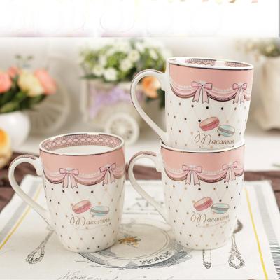 Chine Festival personnalisé par tasse en céramique de tasses de café de tambour annonçant les cadeaux promotionnels à vendre