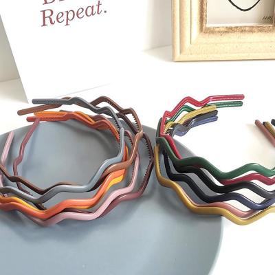 China Beautiful Morandi Girl Hair Color Soft Simple Wave Stripe Hairpin for sale