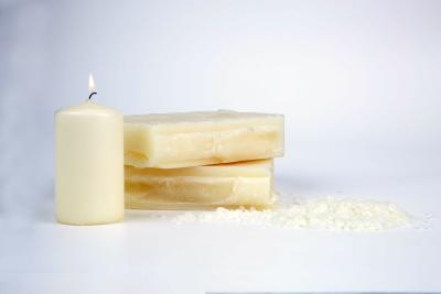 China Raw Yellow Beeswax Candle Wax Material With Cosmetic / Pharmaceutical Grade for sale