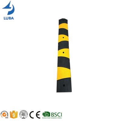 China Durable Good Feedback Road Bump Reflective Rubber Speed ​​Bump for sale