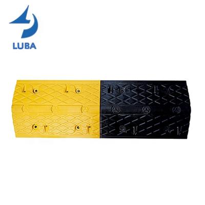 China 500x350x50mm yellow and black durable 3-5 years quality warranty speed rubber bump road bump for sale