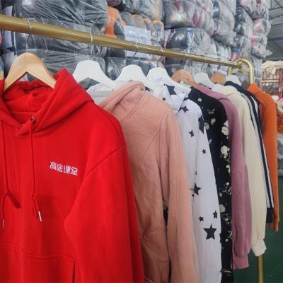 China Polyester / Cotton Bulk Wholesale voiture d'occasion used  clothes clothing for sale