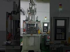 85 Ton Vertical Single Slide Injection Molding Machine For  Automobile Triangular Glass