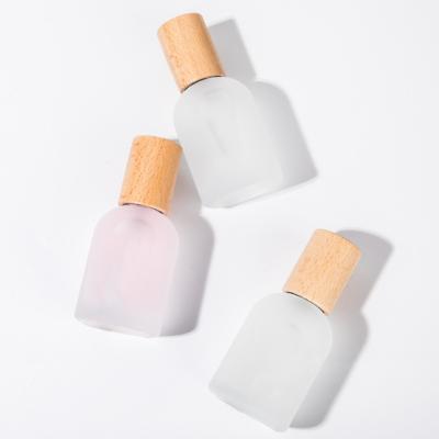 China Personal Care Gift 50ml 100ml Empty Simple Style Frosted Clear Perfume Glass Bottle Spray Bottle With Wooden Cap for sale