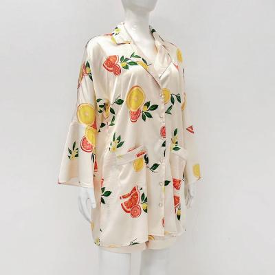 中国 Women Fruit Printed Silk Satin Pajamas with Short-Sleeved Elastic Waist Nightsleep Set 販売のため