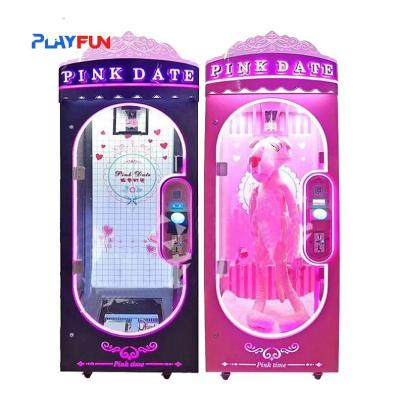 China Playfun moeda operada rosa data corte 2 vencer automático corte da corda grande prêmio brinquedos de pelúcia tesouras máquina de jogo à venda