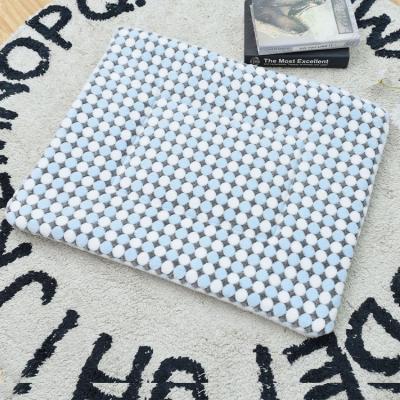 China Autumn Winter Thick Watm Cheap Breathable Embossed Wholesale Pet Supplies Cat Product Geometric Blanket for sale