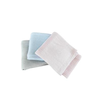 China HONGCH Factory Direct Sale Customized Knitted Baby Blanket PORTABLE Cotton Cellular Blanket for sale