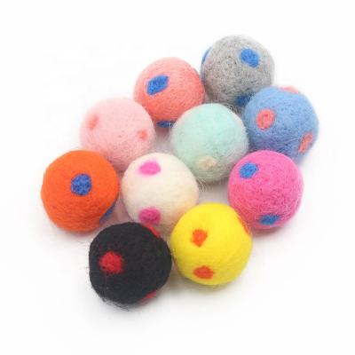 China Decoration Balls DIY Jewelry Accessories Dot 2cm Wool Felt Ball Christmas Tree Pendant Hanging Decoration Handmade Wool Balls for sale