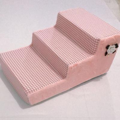 China Portable Pet Cooling Pet Stairs Soft Feeling Steps For Dogs And Cats Perfect For Bed And Sofa for sale