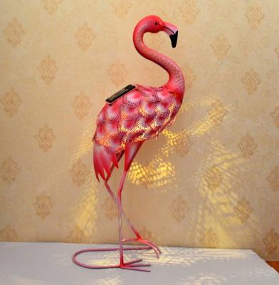 China Decorative Hand Paint Pink Flamingo Solar Powered Garden Metal Outdoor Light for sale