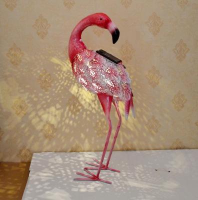 China Hand Paint Pink Flamingo Garden Decor Metal Flamingo Animals Shape Solar Power Lawn Ornament for sale