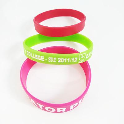 China Durable Competitive Price Custom Luminous Silicone Wristband for sale