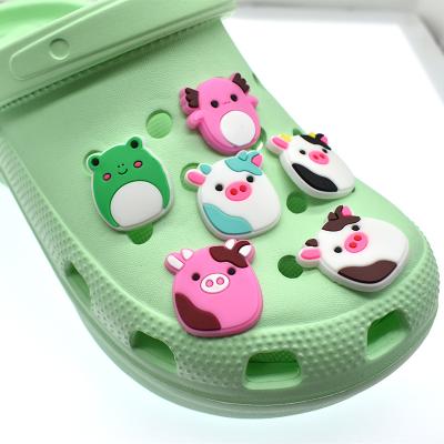 China Custom Cute Shoe Charm Pig Cartoons Shoe Charms Crush Purple Piglet Croc Charms for sale